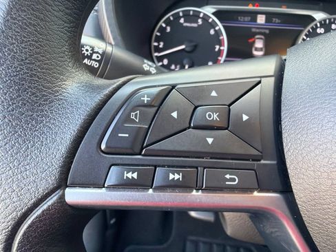 Used 2024 Nissan Sentra SV FWD image 17