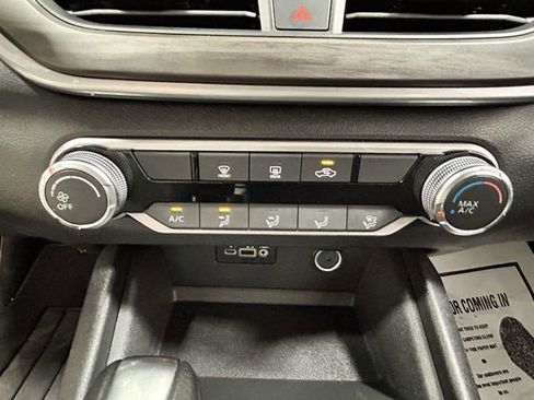 Used 2025 Nissan Altima 2.5 SV image 19