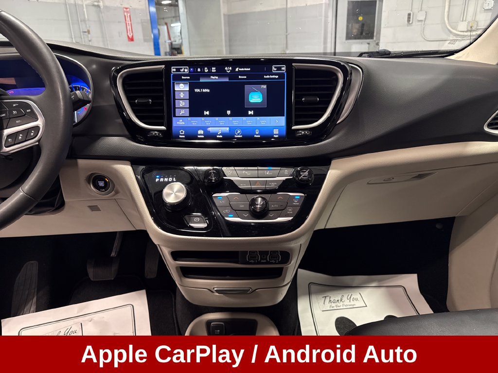 Used 2023 Chrysler Pacifica Touring-L FWD image 10