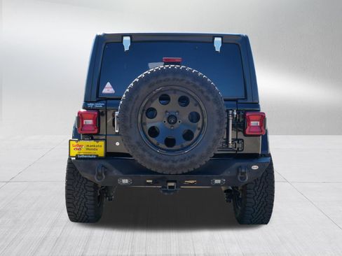 Used 2018 Jeep Wrangler Unlimited Sahara AWD/4WD image 6