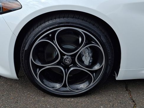 Used 2025 Alfa Romeo Giulia AWD w/ Driving Assist Package image 8