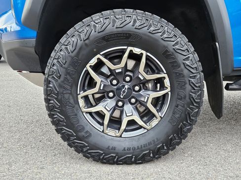 Used 2024 Chevrolet Colorado ZR2 w/ Technology Package image 11