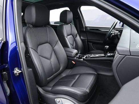 Certified 2022 Porsche Macan AWD/4WD image 29