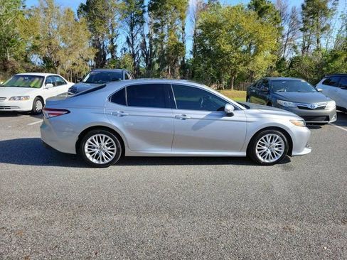 Used 2020 Toyota Camry XLE image 9