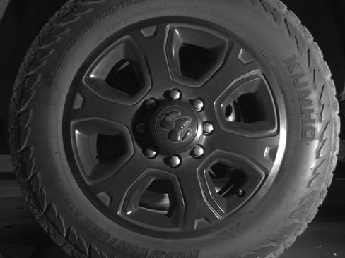 Used 2017 RAM 2500 Tradesman w/ Chrome Appearance Group AWD/4WD image 9