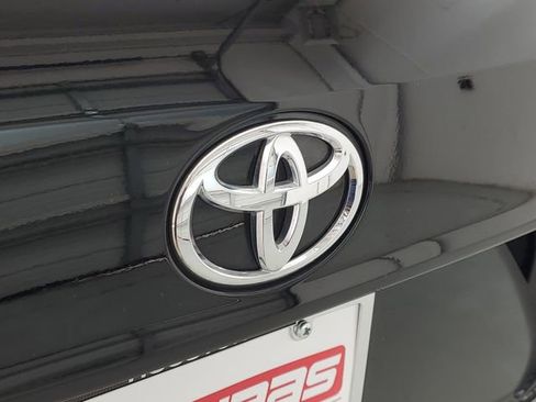 Used 2024 Toyota Highlander LE AWD/4WD image 9