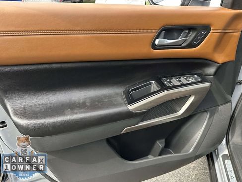 Used 2023 Nissan Pathfinder Platinum image 17