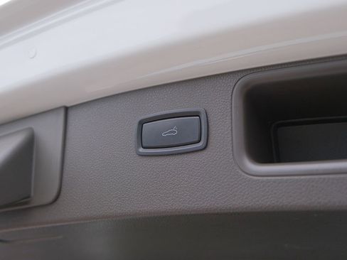 Used 2017 Porsche Macan S image 40