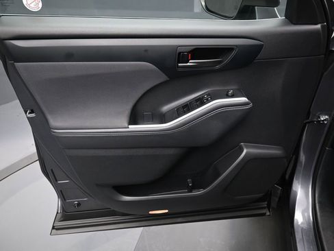 Certified 2024 Toyota Highlander LE image 13