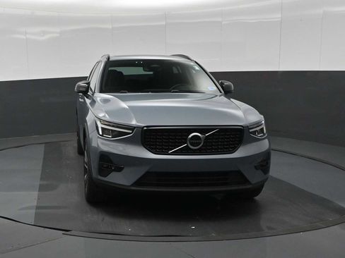Used 2023 Volvo XC40 B5 Plus w/ Driver Assist Package AWD/4WD image 3
