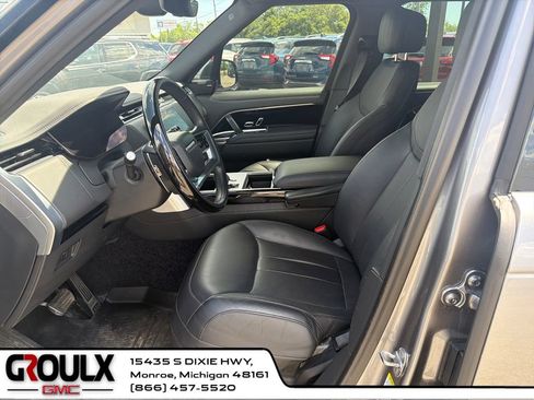 Used 2024 Land Rover Range Rover SE AWD/4WD image 9