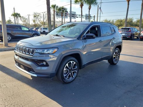 Used 2024 Jeep Compass Limited image 2