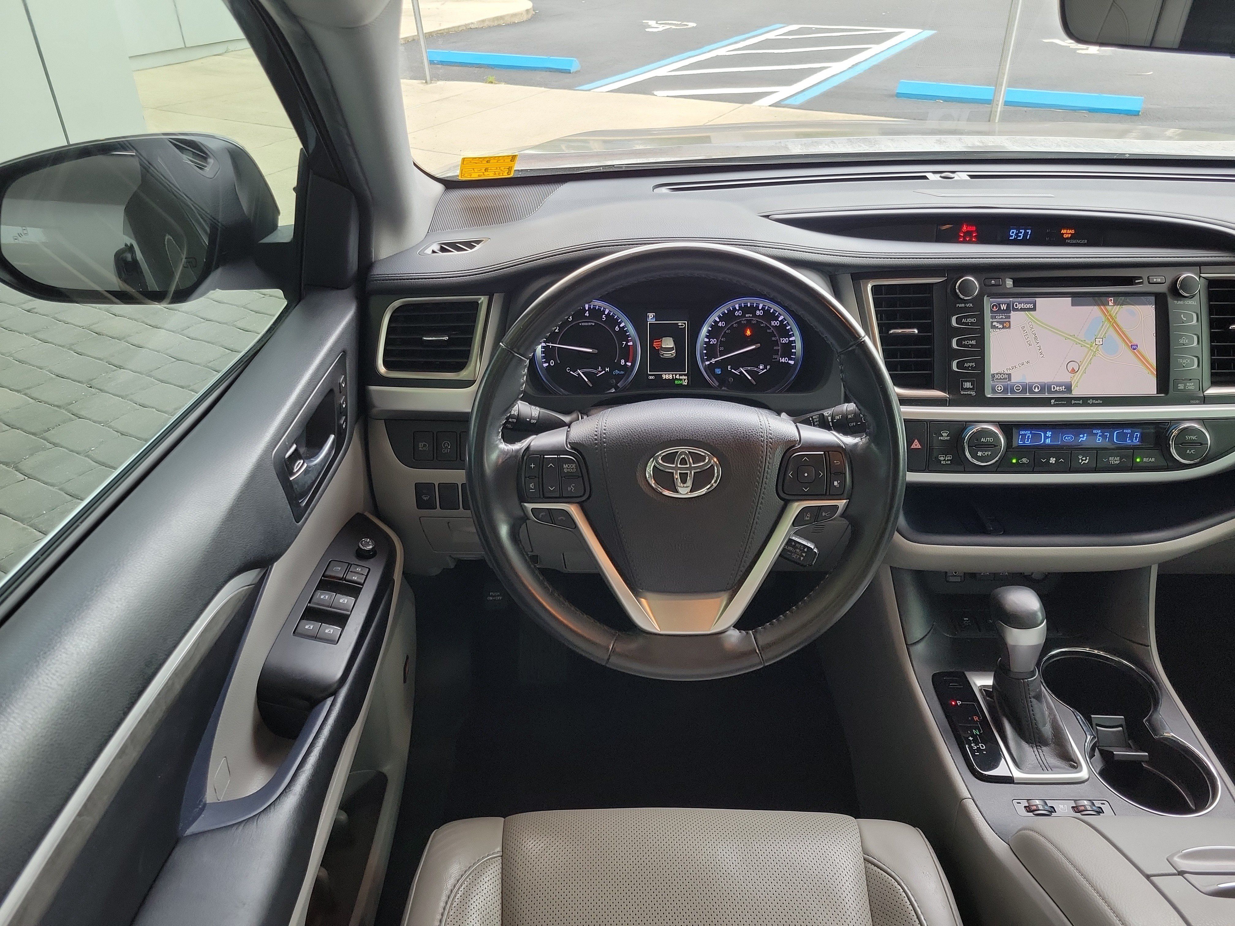 Used 2019 Toyota Highlander Limited FWD image 26