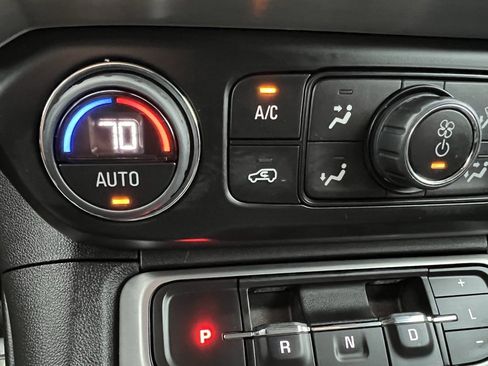 Used 2023 GMC Acadia SLE w/ Driver Convenience Package image 37