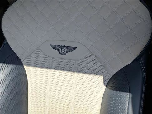Used 2022 Bentley Bentayga image 14