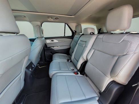 Used 2025 Ford Explorer Active w/ Active Comfort Package AWD/4WD image 18