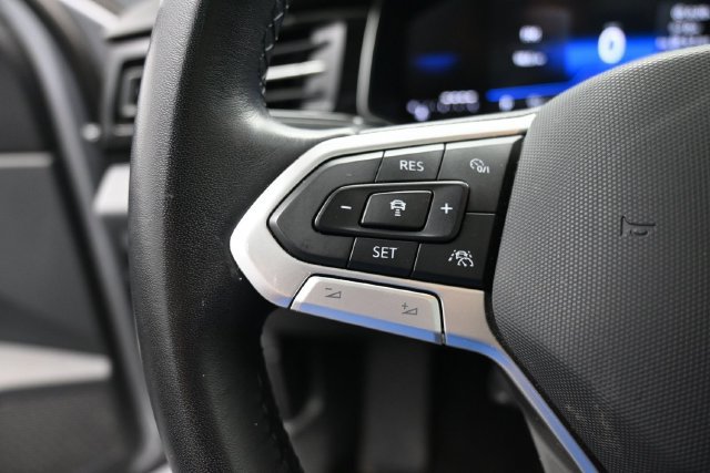 Used 2025 Volkswagen Jetta SE FWD image 18