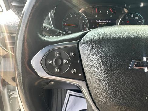Used 2022 Chevrolet Traverse RS FWD image 19