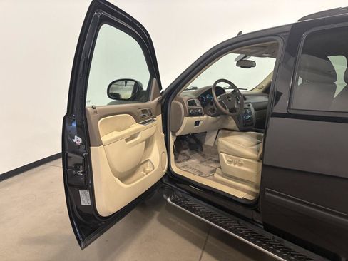Used 2010 Chevrolet Tahoe LT w/ Luxury Package AWD/4WD image 7