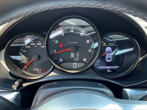Used 2023 Porsche 718 Cayman RWD image 13