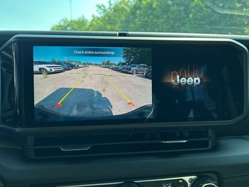 Used 2025 Jeep Gladiator Sport AWD/4WD image 20