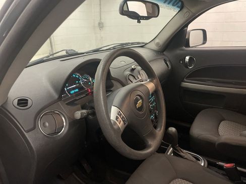 Used 2011 Chevrolet HHR LS image 4