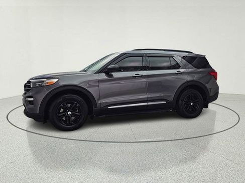 Used 2022 Ford Explorer XLT w/ Equipment Group 202A AWD/4WD image 3
