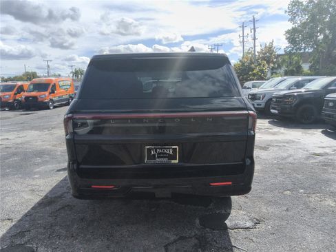 New 2026 Lincoln Navigator L Premier image 4