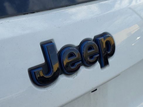 Used 2019 Jeep Grand Cherokee Laredo image 6