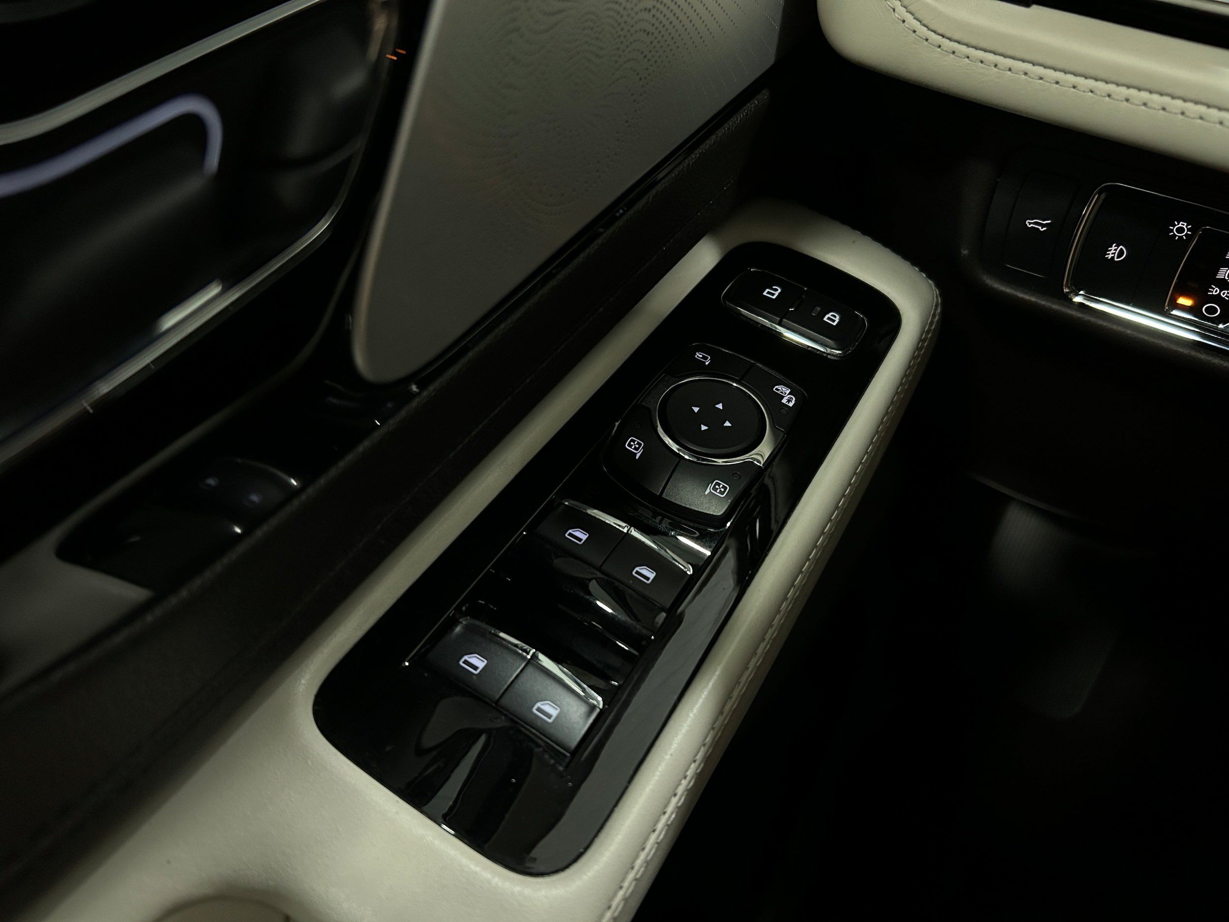 Used 2020 Lincoln Aviator Black Label w/ Dynamic Handling Package AWD/4WD image 24
