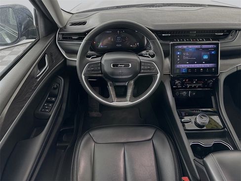 Used 2024 Jeep Grand Cherokee Limited w/ Black Appearance Package image 24