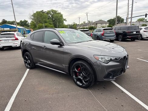 Used 2024 Alfa Romeo Stelvio Veloce AWD/4WD image 2