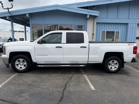 Used 2014 Chevrolet Silverado 1500 LT w/ LT Convenience Package AWD/4WD image 2