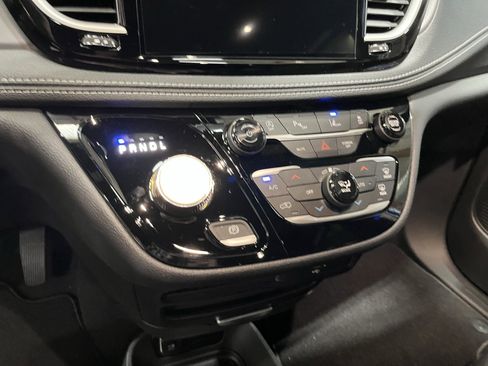 New 2026 Chrysler Pacifica Select FWD image 22