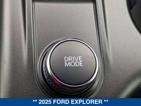 New 2025 Ford Explorer Active w/ Active Comfort Package image 35