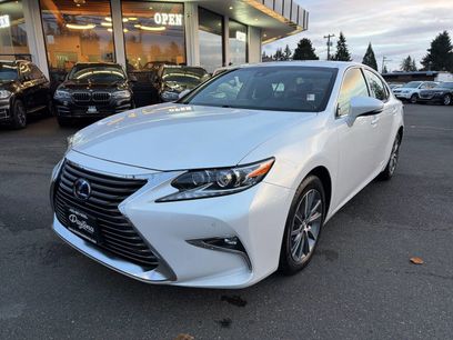 Used 2017 Lexus ES 300h w/ Luxury Package