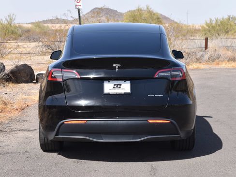 Used 2024 Tesla Model Y Long Range AWD/4WD image 4