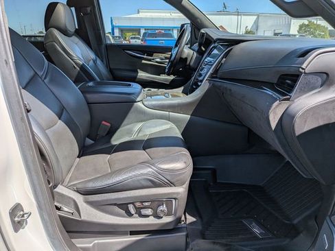 Used 2020 Cadillac Escalade Platinum image 42