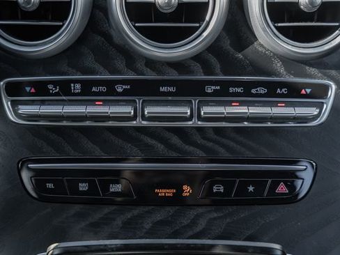 Used 2022 Mercedes-Benz GLC 300 4MATIC image 23