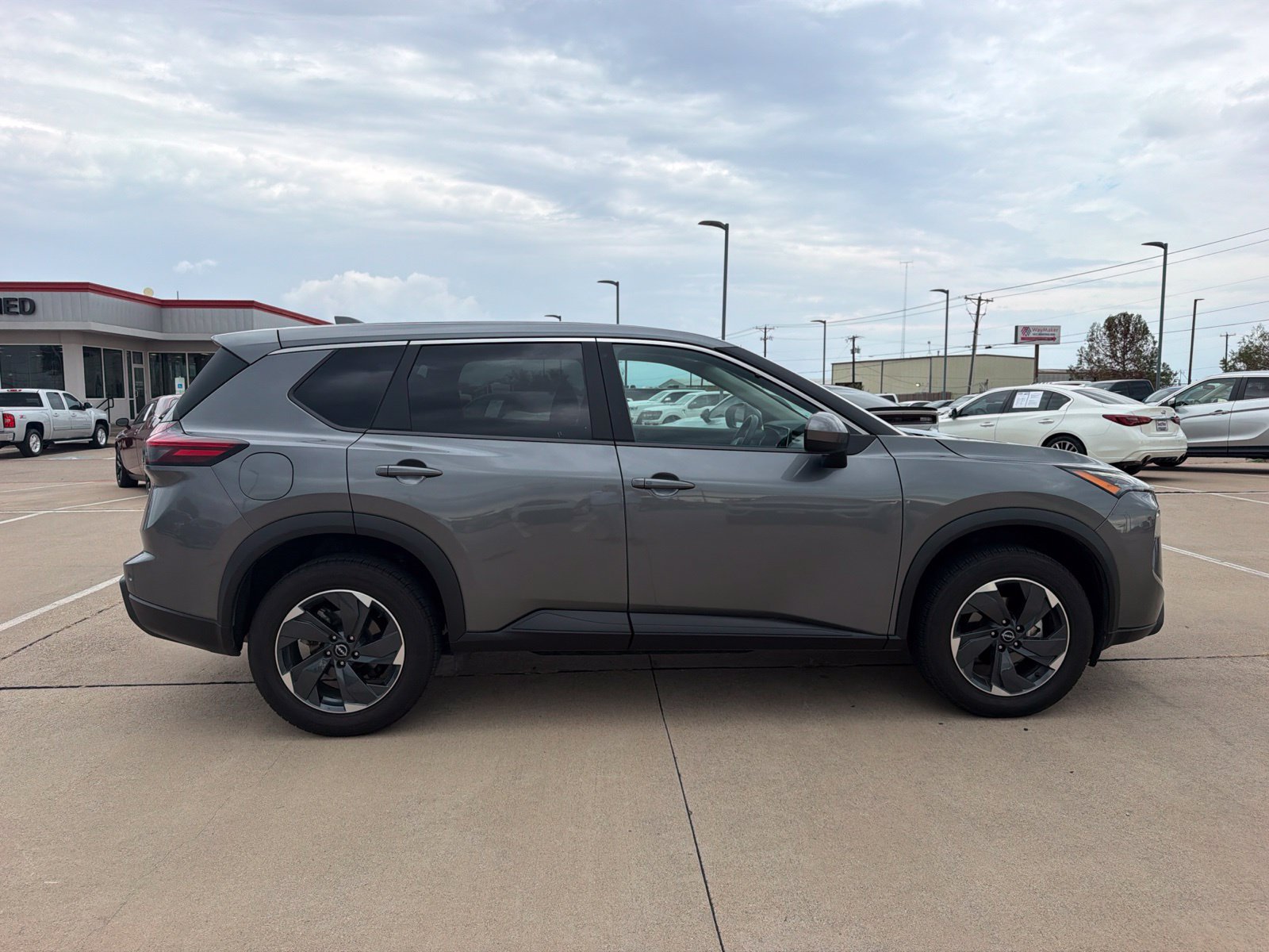 Used 2024 Nissan Rogue SV AWD/4WD image 4