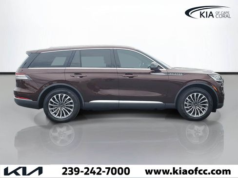Used 2020 Lincoln Aviator Reserve w/ Elements Package Plus AWD/4WD image 3