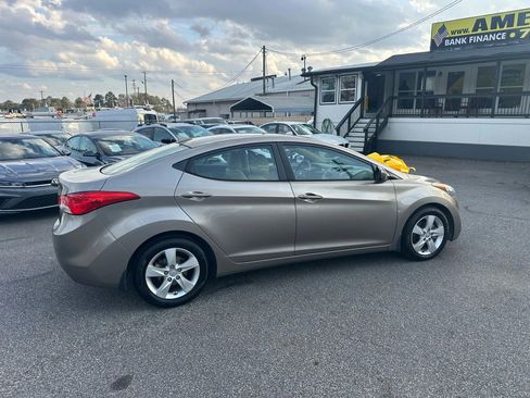Used 2013 Hyundai Elantra GLS w/ Preferred Pkg image 9