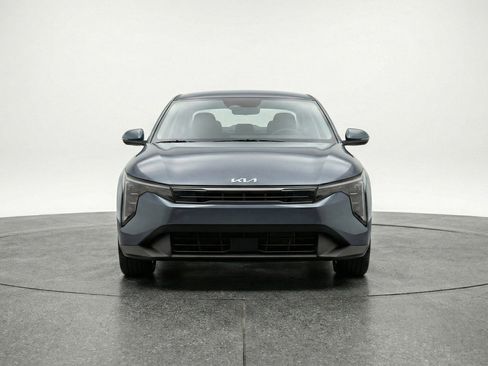 Used 2025 Kia K4 LXS image 2