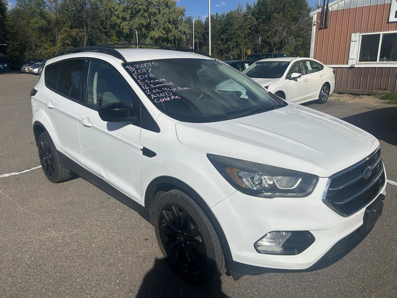 Used 2017 Ford Escape SE w/ Equipment Group 201A AWD/4WD image 3