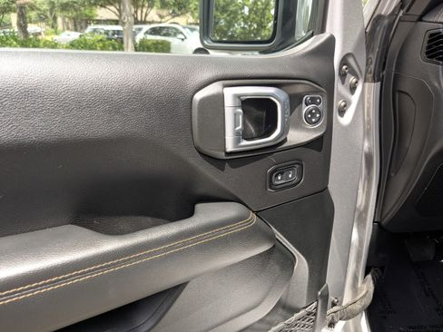 Used 2021 Jeep Wrangler Unlimited Sahara AWD/4WD image 32
