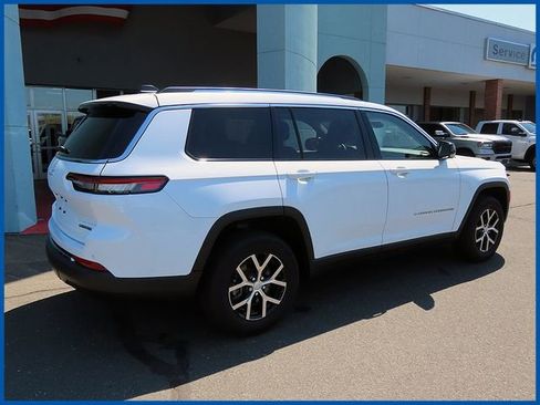 Used 2023 Jeep Grand Cherokee L Limited AWD/4WD image 7