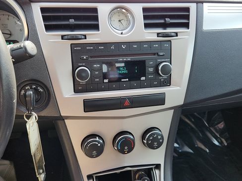 Used 2009 Chrysler Sebring Touring image 12