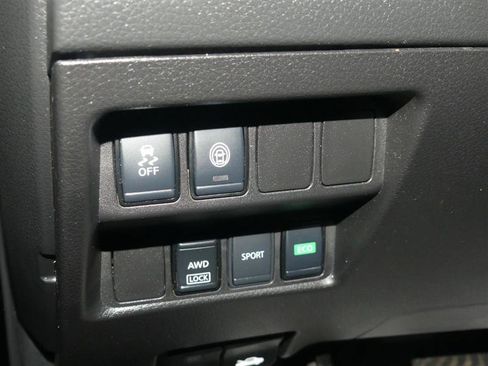 Used 2021 Nissan Rogue Sport S image 29