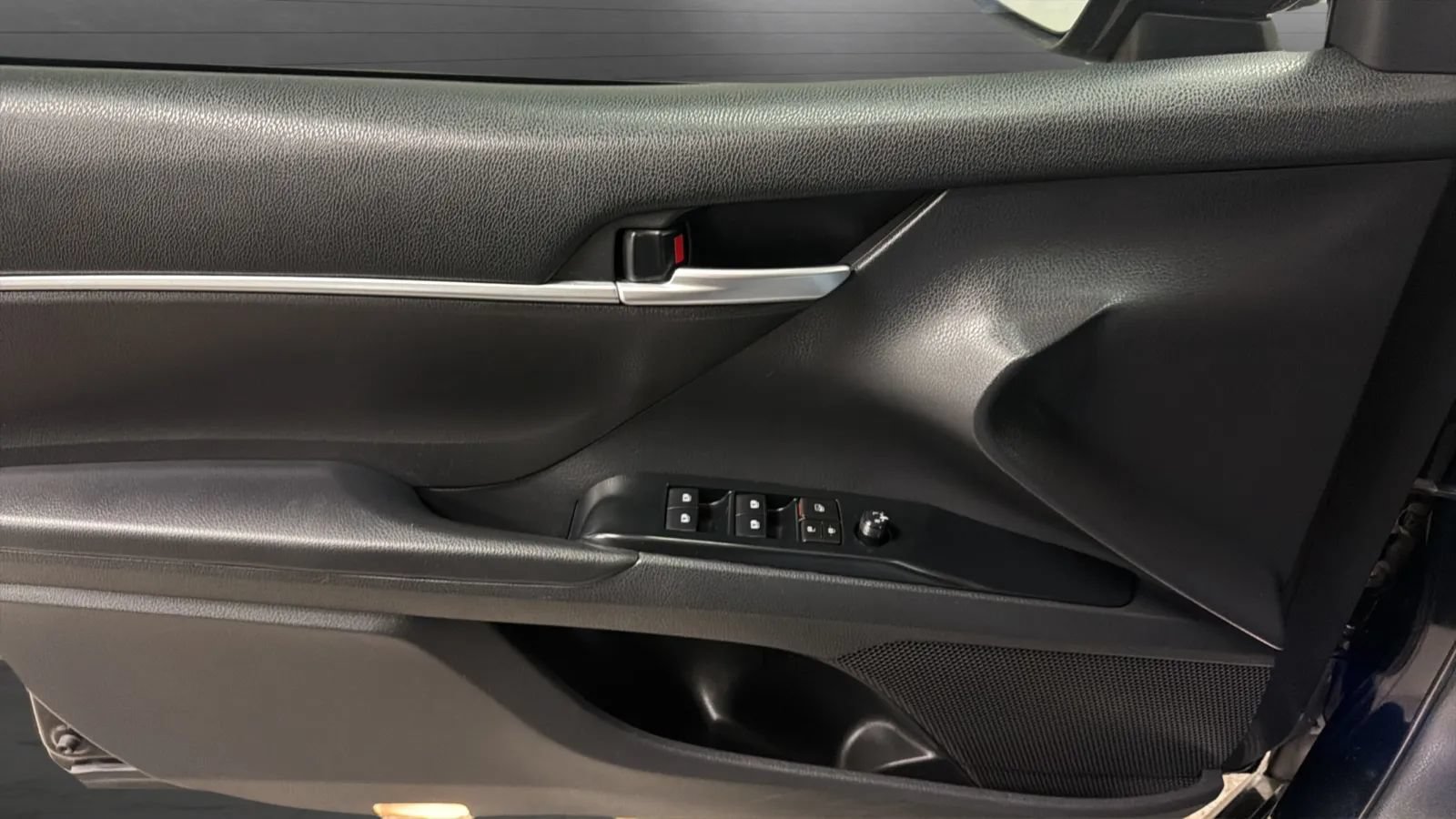 Used 2019 Toyota Camry SE FWD image 17