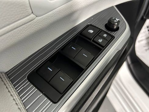 Used 2025 Toyota Sienna XLE w/ XLE Plus Package AWD/4WD image 41